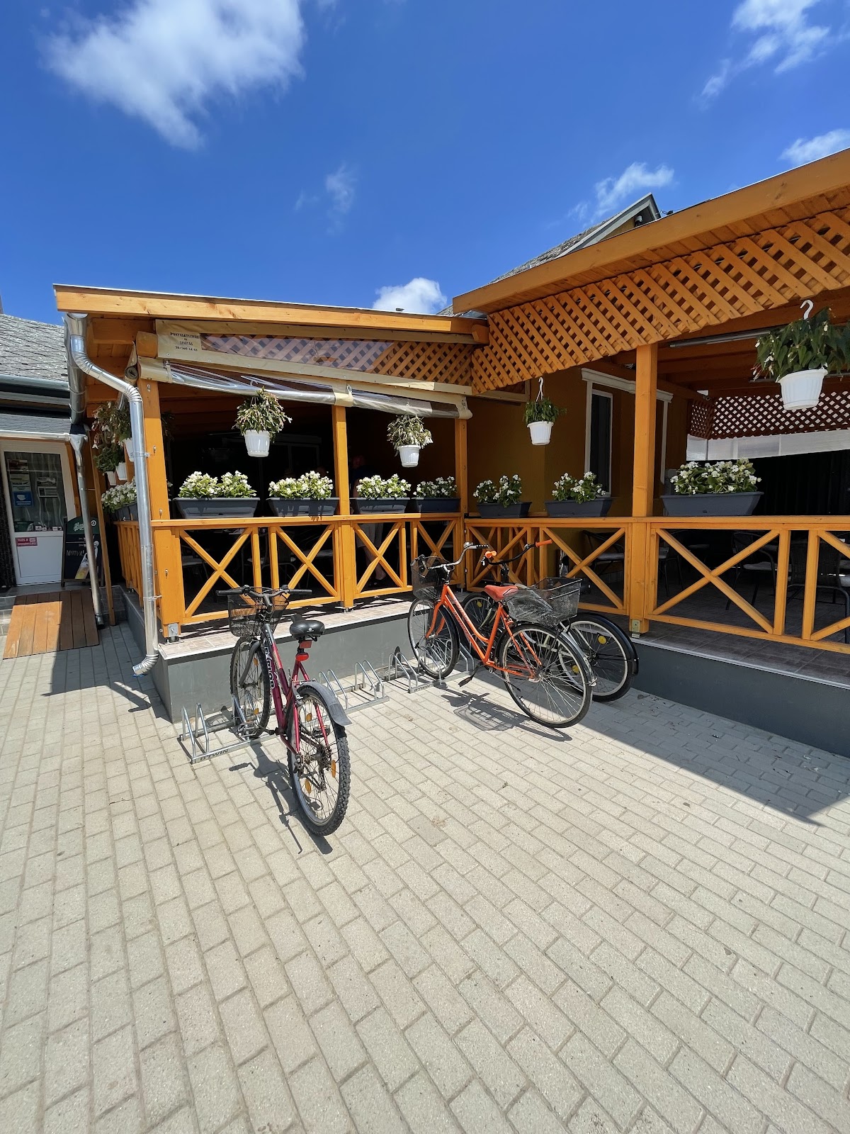 Haraplak napfényes terasz